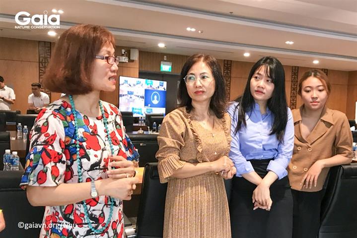 Bà Đỗ Thị Thanh Huyền- Trái - Nhà sáng lập- GIám đốc Trung tâm Bảo tồn Thiên nhiên Gaia dẫn dắt chương trình