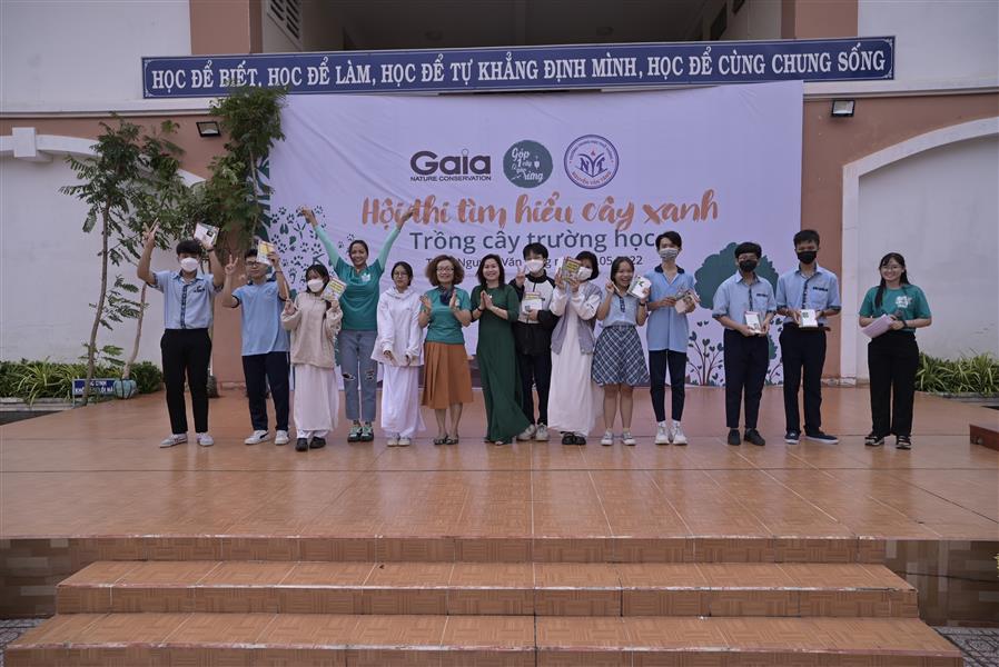 Hoa hậu Hoàn vũ H’Hen Niê giao lưu, kết nối cùng các bạn học sinh trường THPT Nguyễn Văn Tăng.