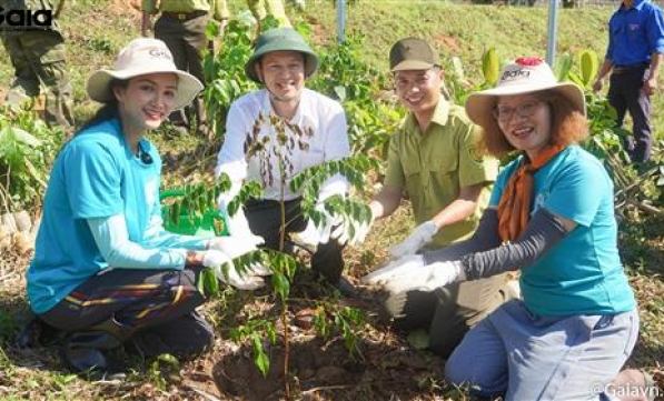 KỶ NIỆM 63 NĂM NGÀY LÂM NGHIỆP VIỆT NAM HOA HẬU H’HEN NIÊ CÙNG GAIA TRỒNG RỪNG PHỦ XANH BẠCH MÃ 